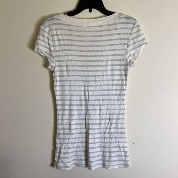 Express Sexy Basics Medium Vneck - Picture 4 of 4